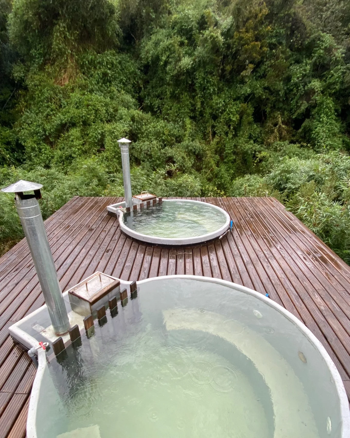 Hot tubs a leña rodeados de bosque